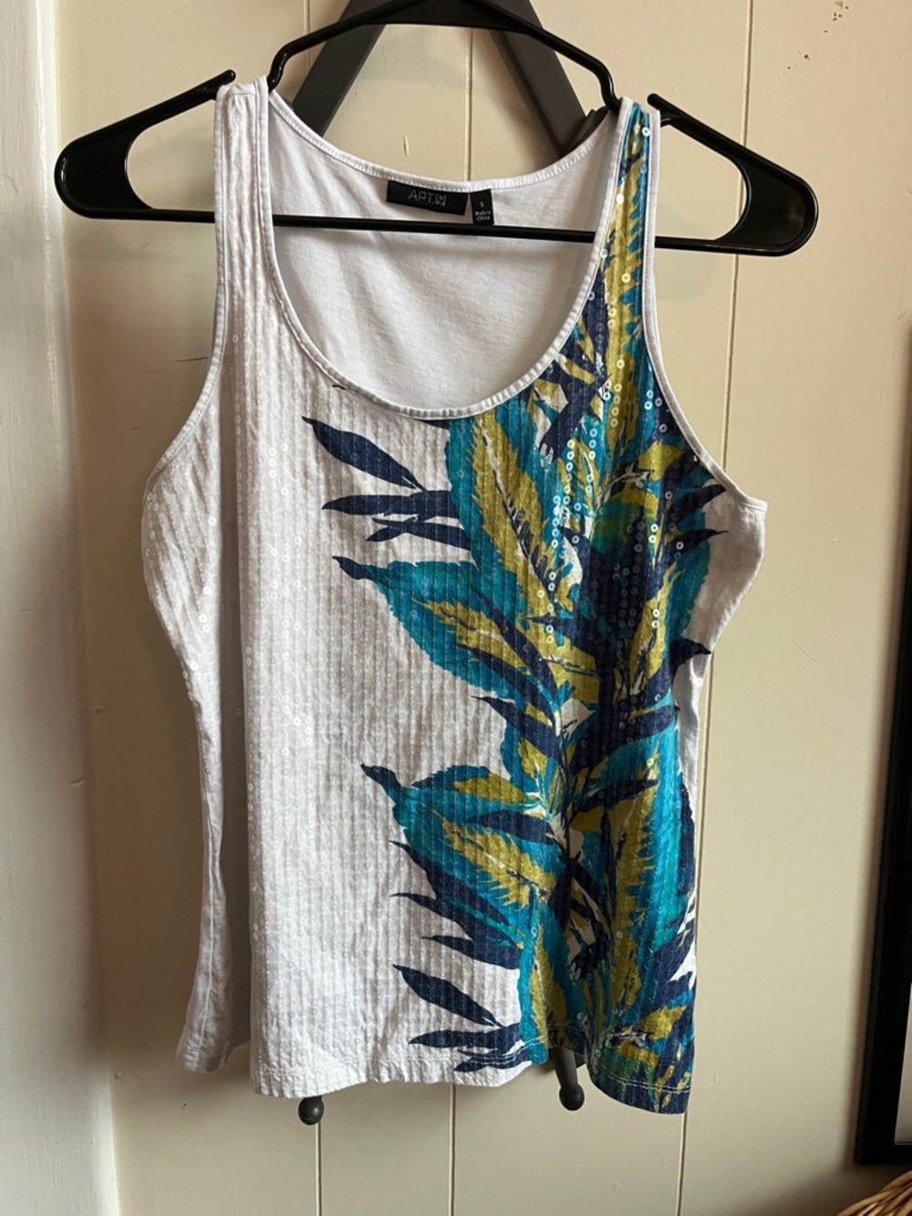 Apt. 9 White Shimmer Tank Top with Blue, Teal & Yellow Leaf Print